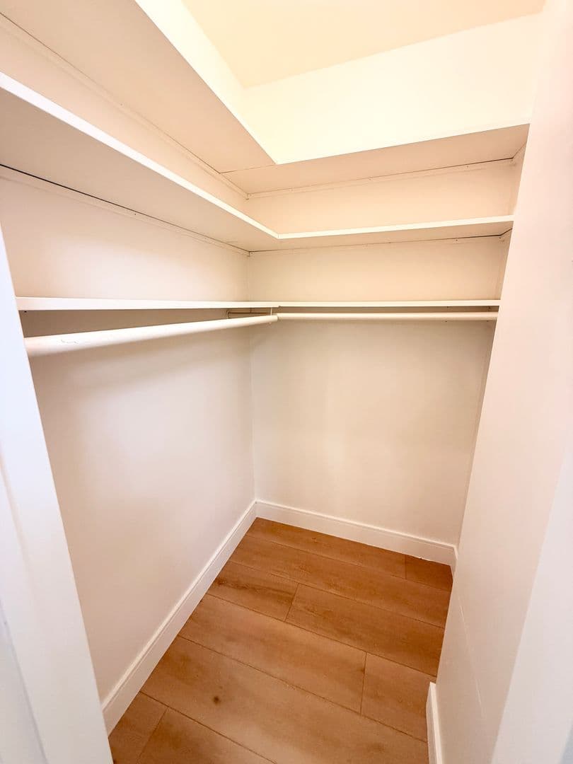 Oakland Apartment: 185 Athol Avenue