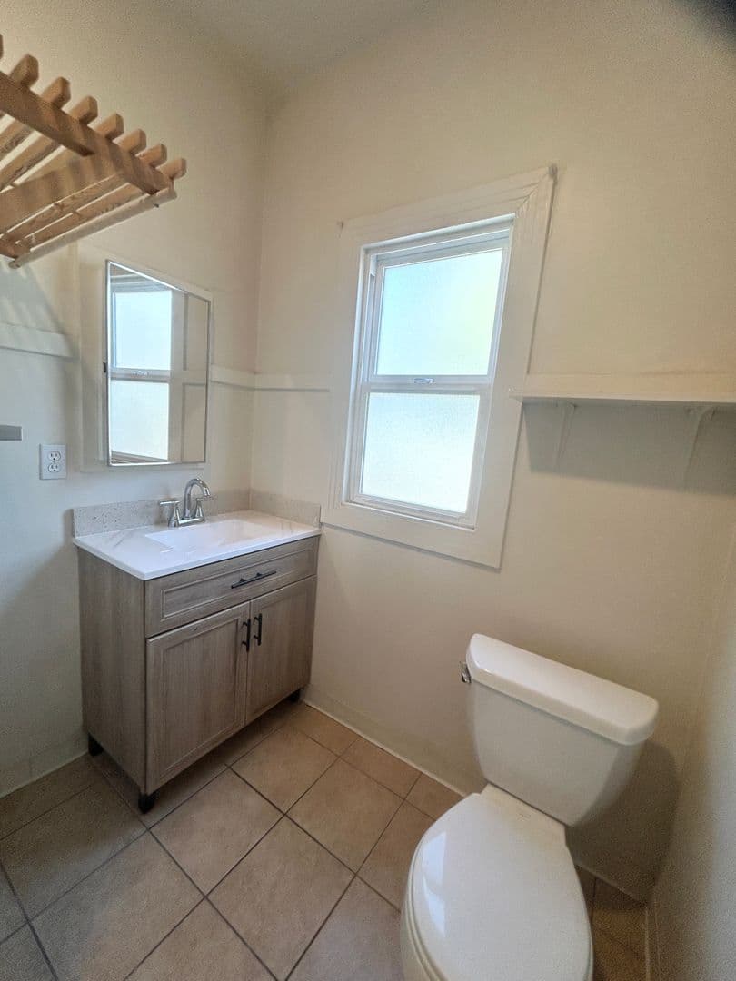 Berkeley Apartment: 2718 College Ave.
