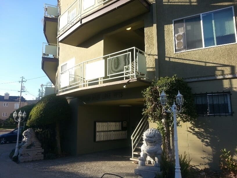 Oakland Apartment: 185 Athol Avenue