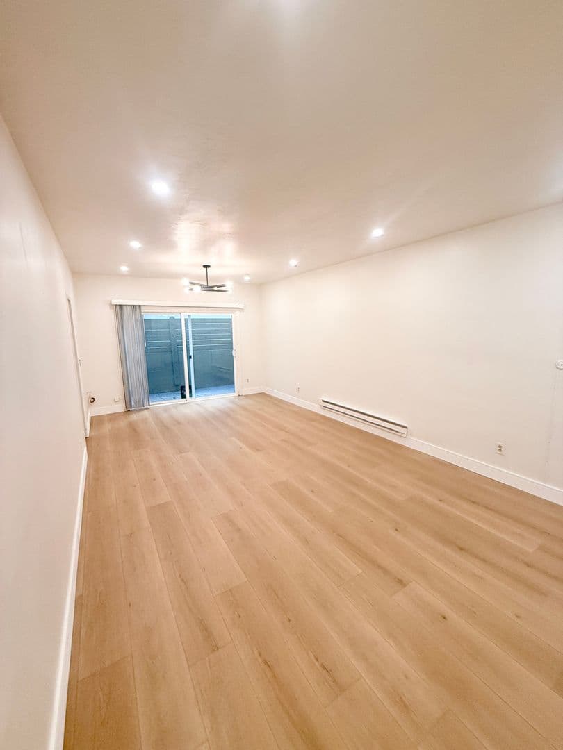Oakland Apartment: 185 Athol Avenue