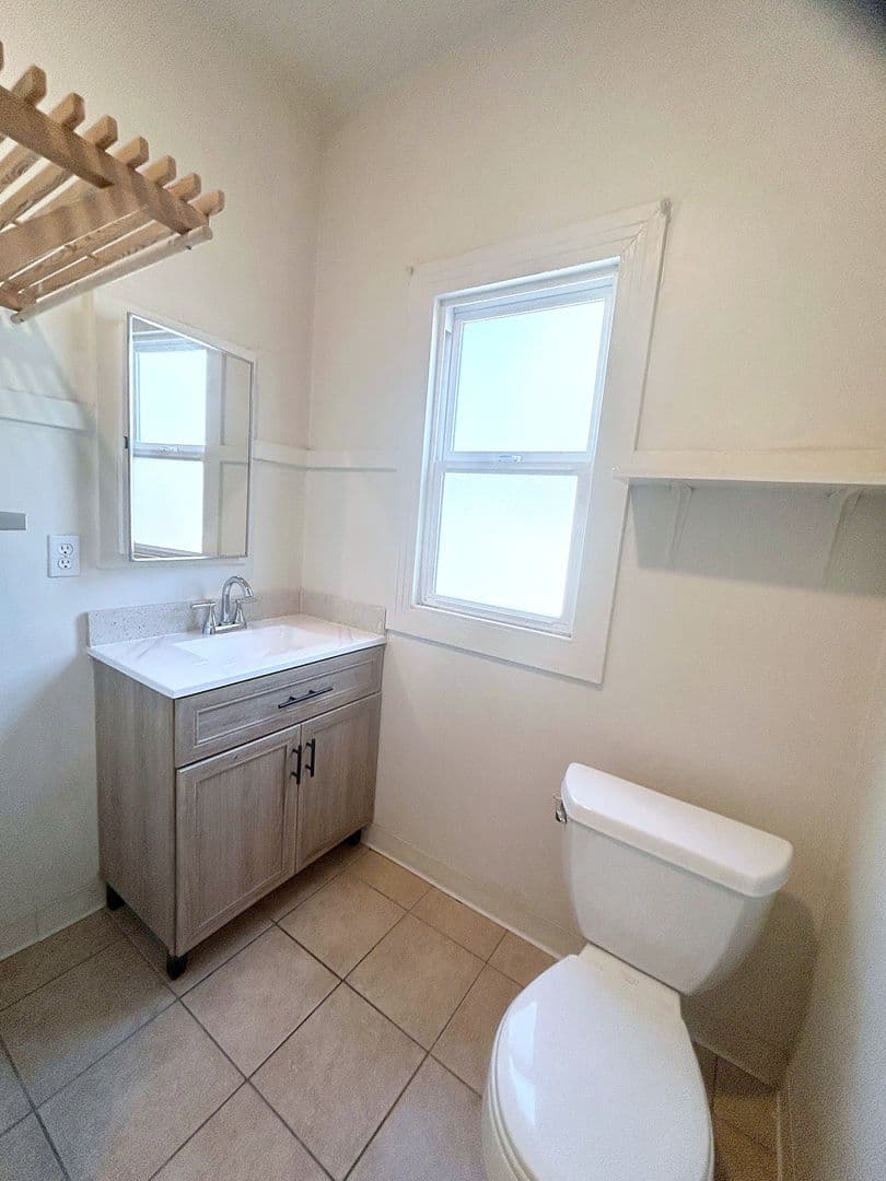 Berkeley Apartment: 2718 College Ave.