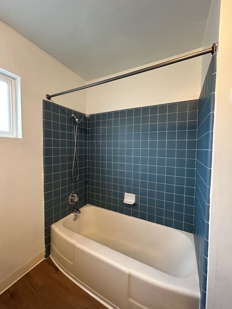 San Diego House: 5074 La Dorna St