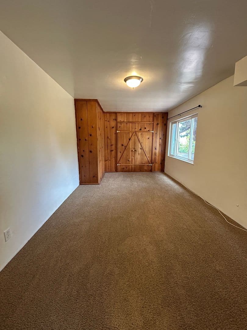 San Diego House: 5074 La Dorna St