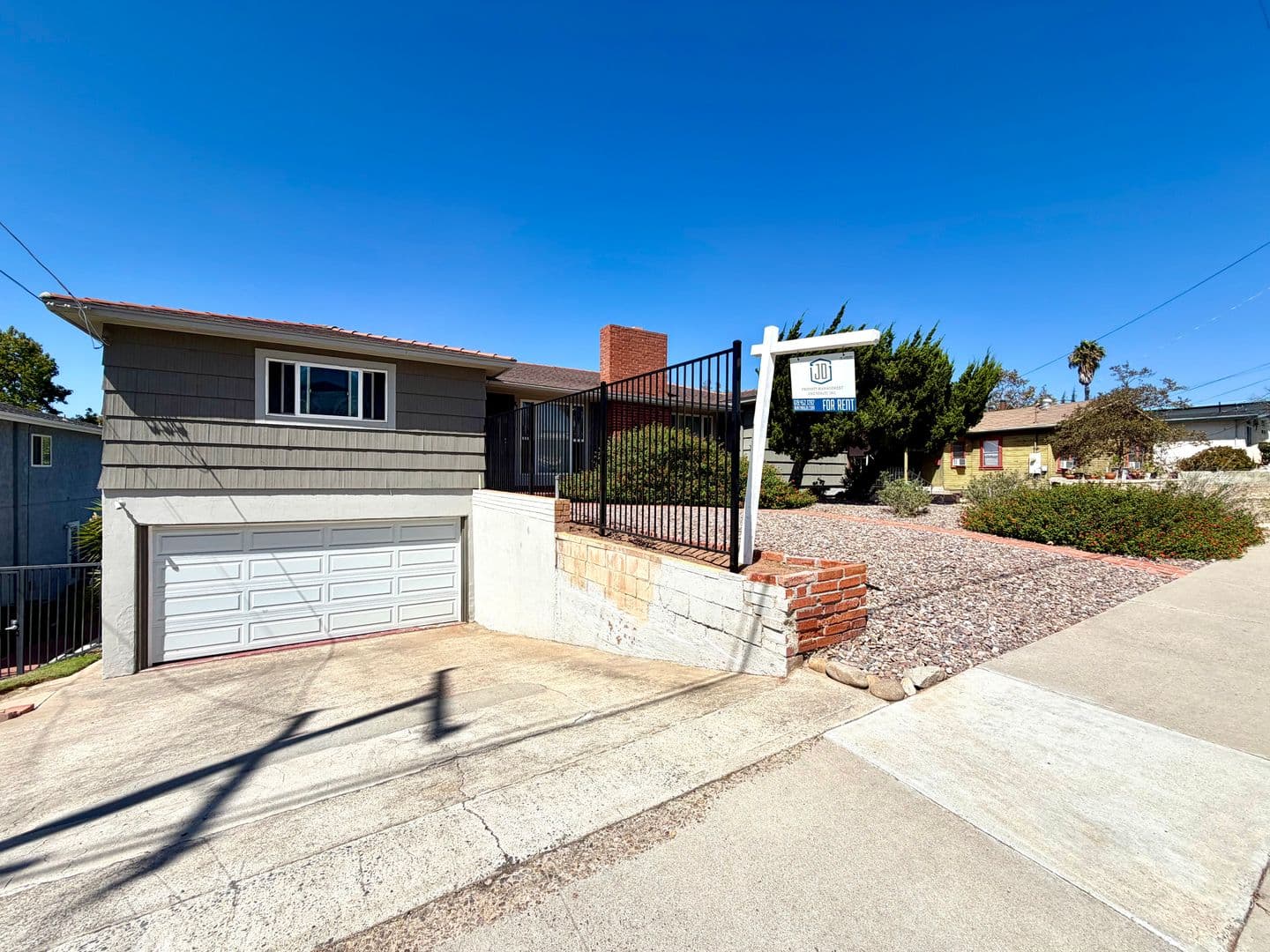 San Diego House: 5074 La Dorna St