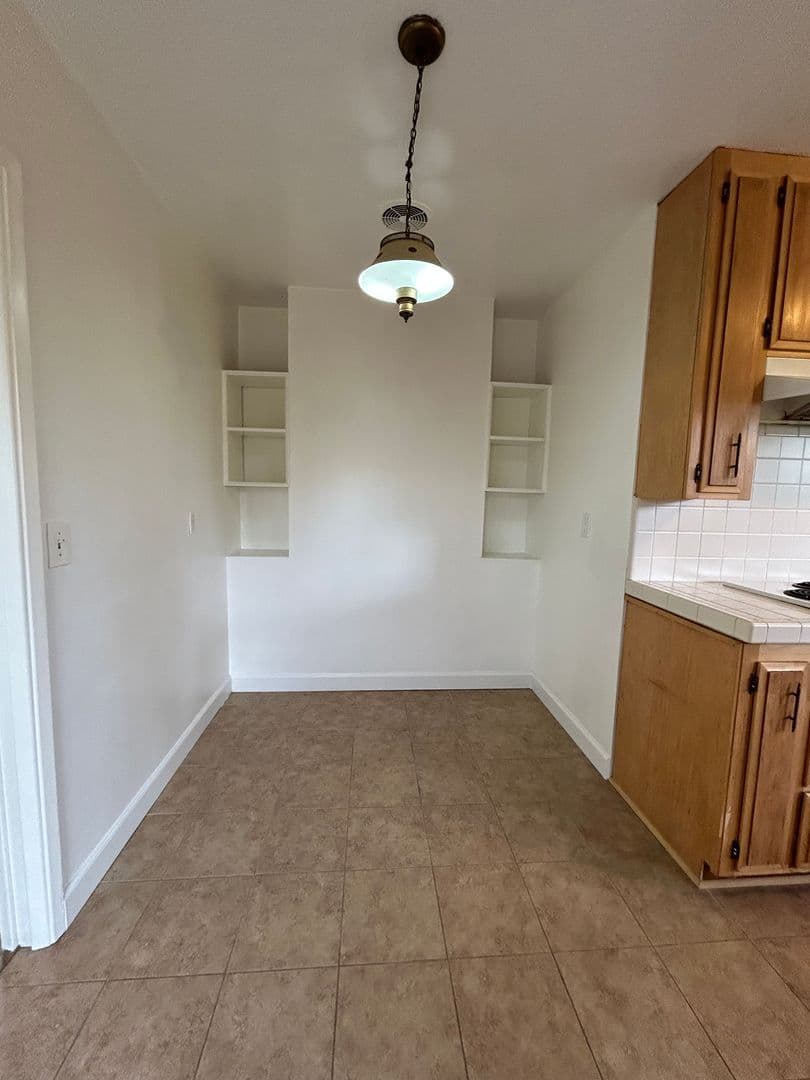 San Diego House: 5074 La Dorna St