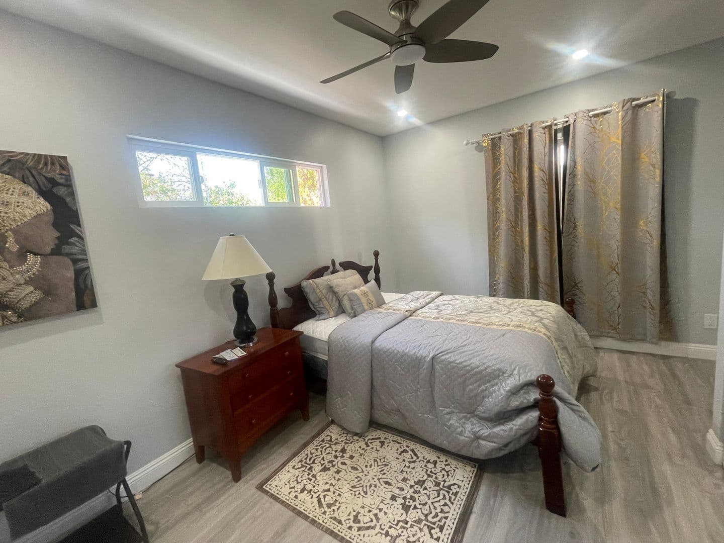 La Mesa House: 10626 Louisa Dr