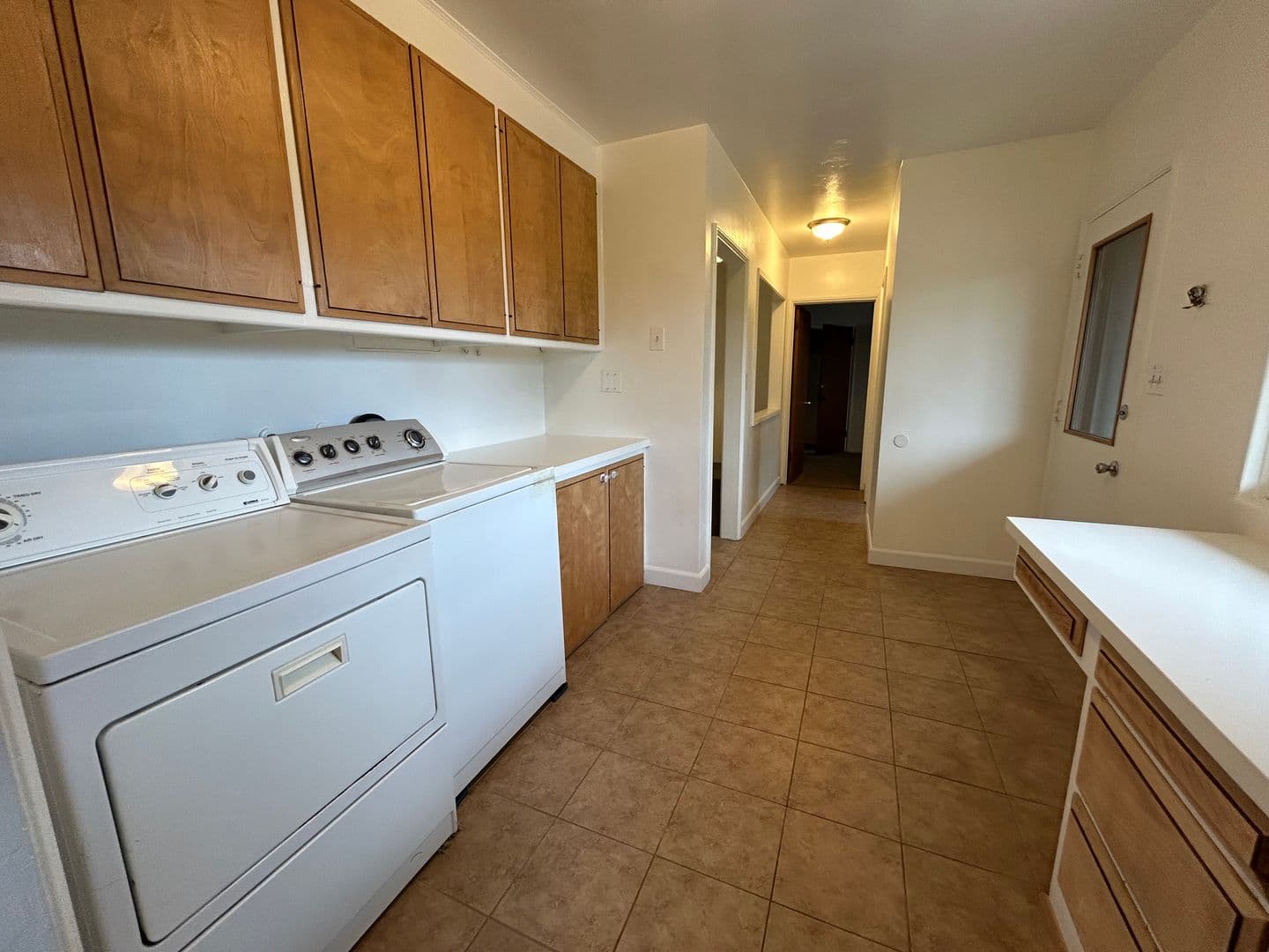 San Diego House: 5074 La Dorna St