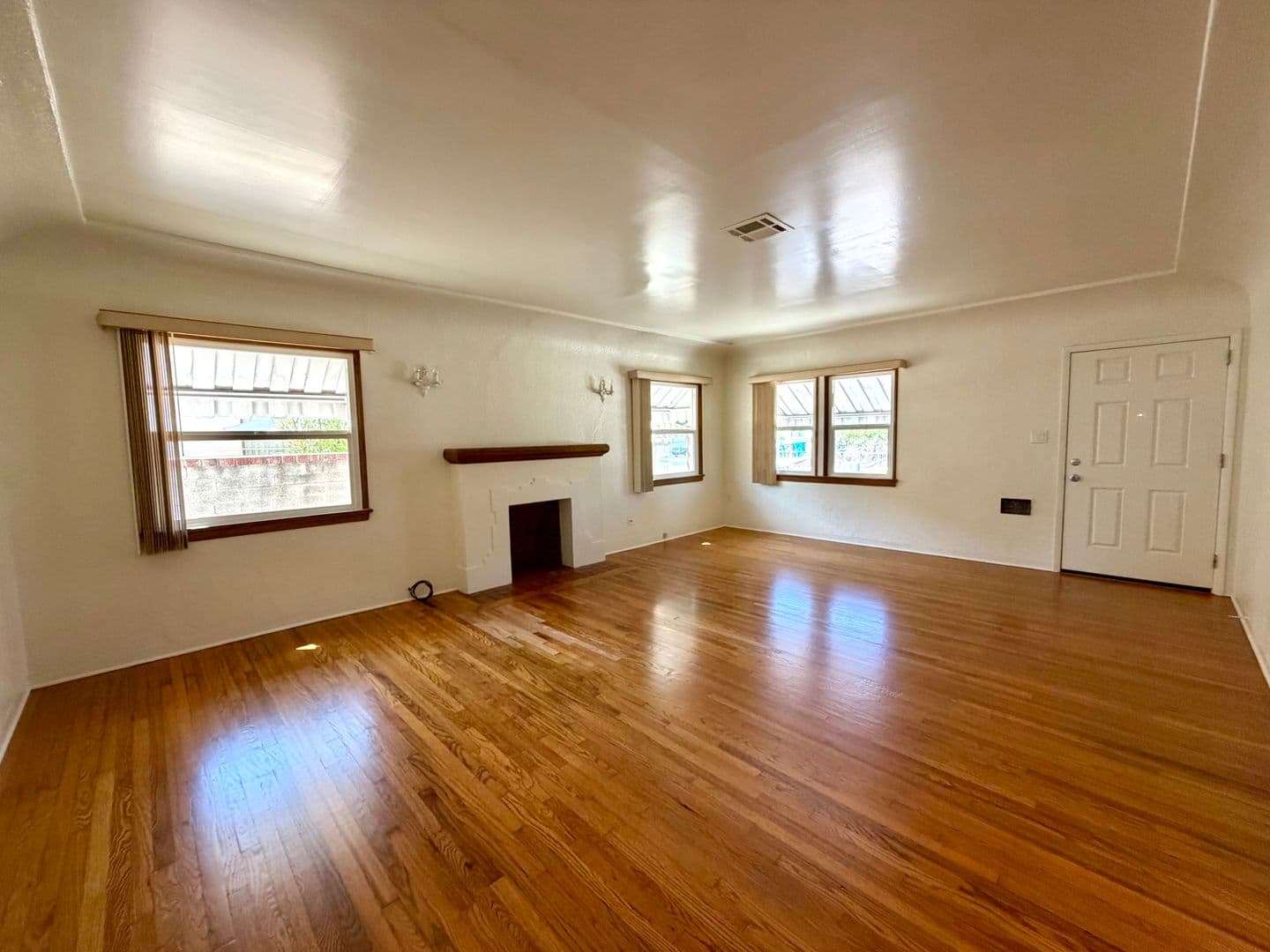 San Diego Apartment: 4511 52nd St