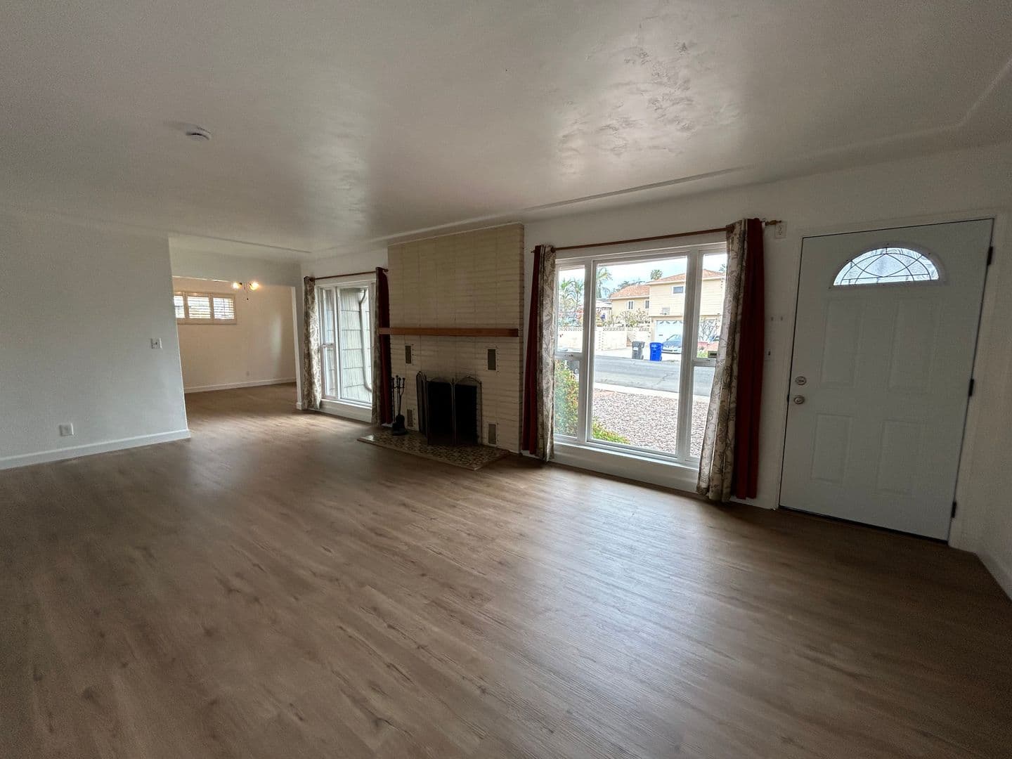 San Diego House: 5074 La Dorna St