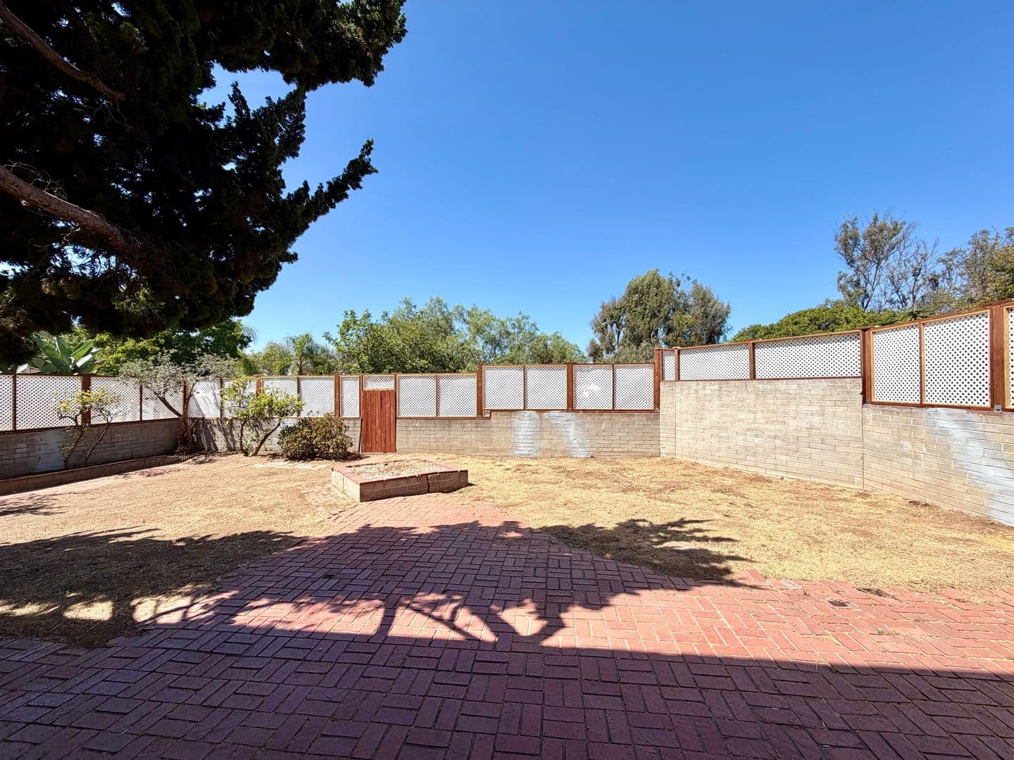 San Diego House: 5074 La Dorna St