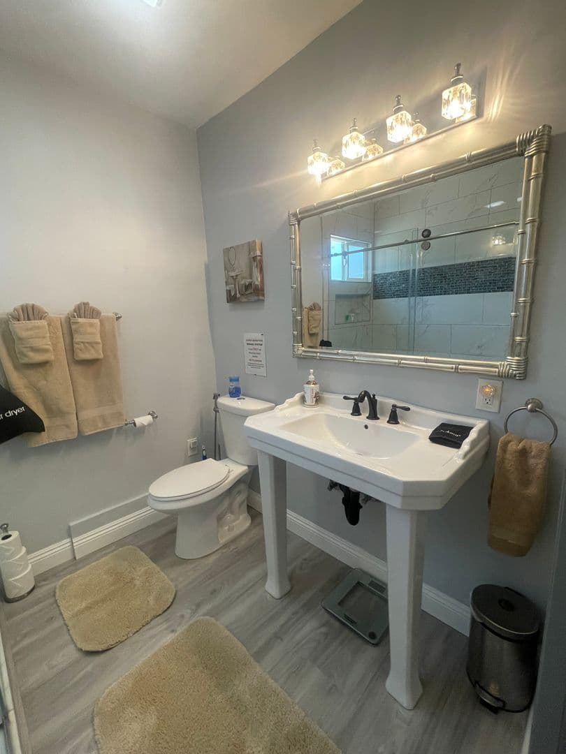 La Mesa House: 10626 Louisa Dr