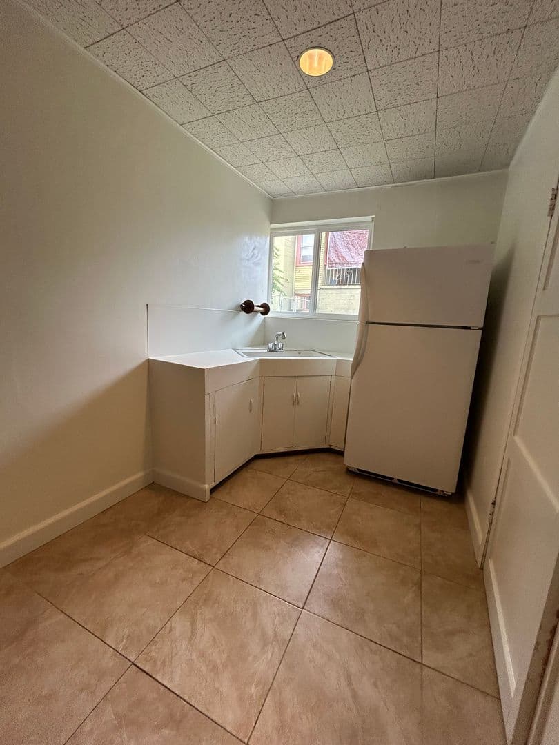 San Diego House: 5074 La Dorna St