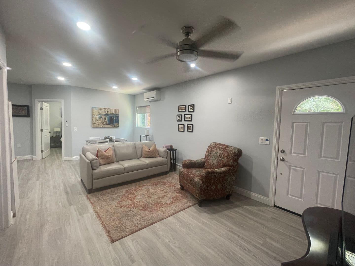 La Mesa House: 10626 Louisa Dr