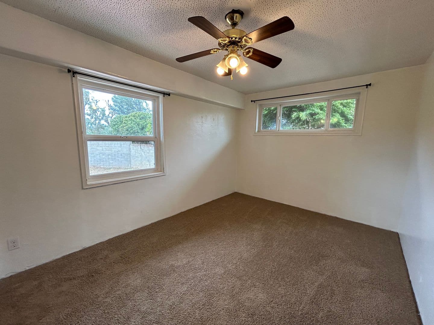 San Diego House: 5074 La Dorna St