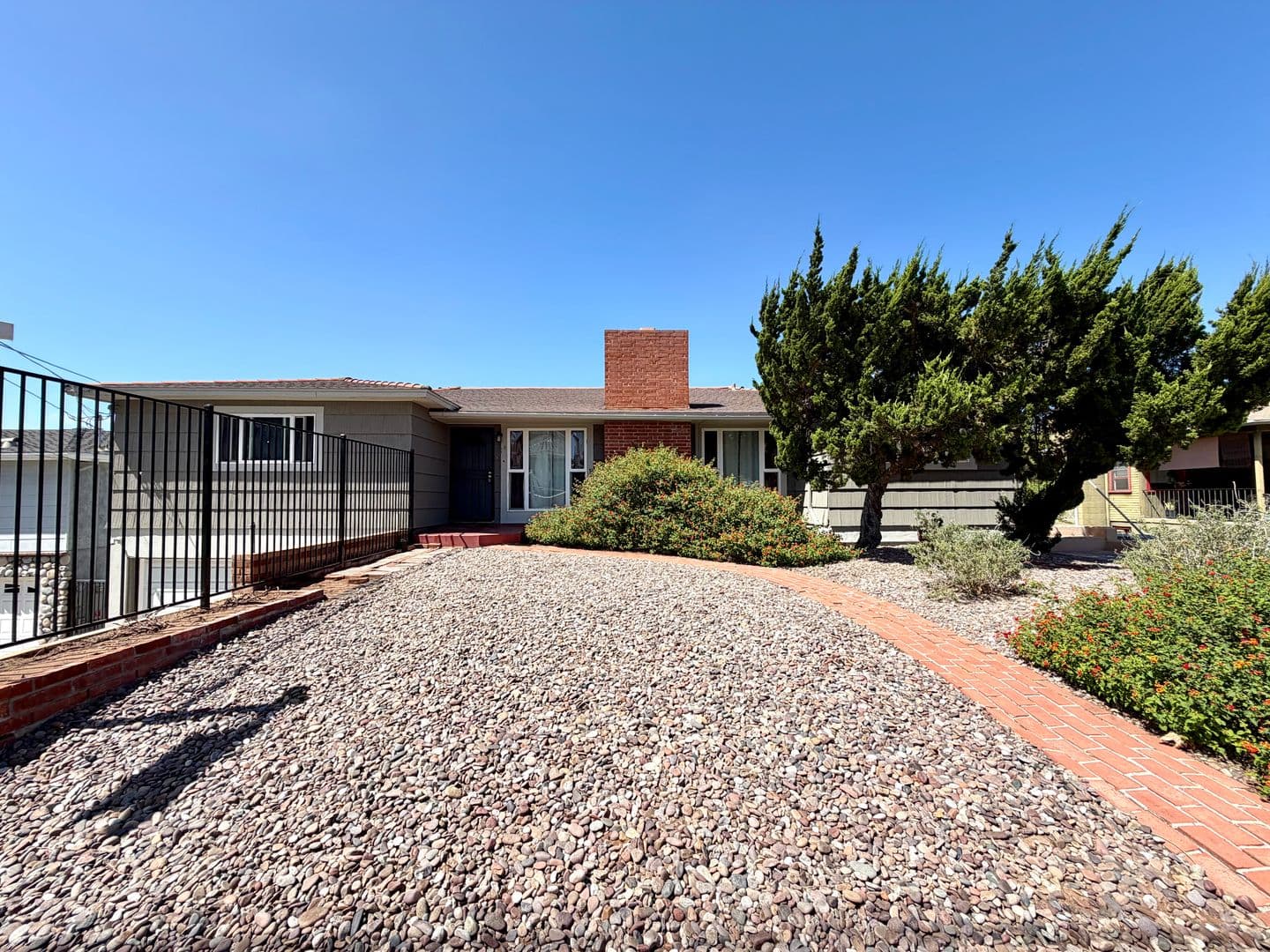 San Diego House: 5074 La Dorna St
