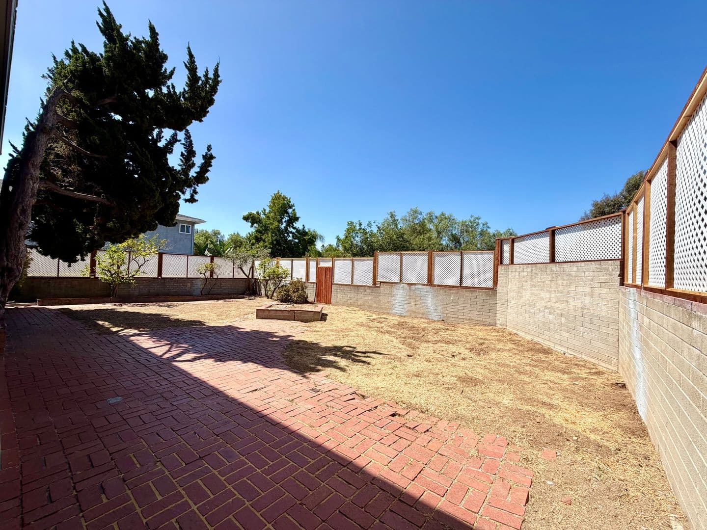 San Diego House: 5074 La Dorna St