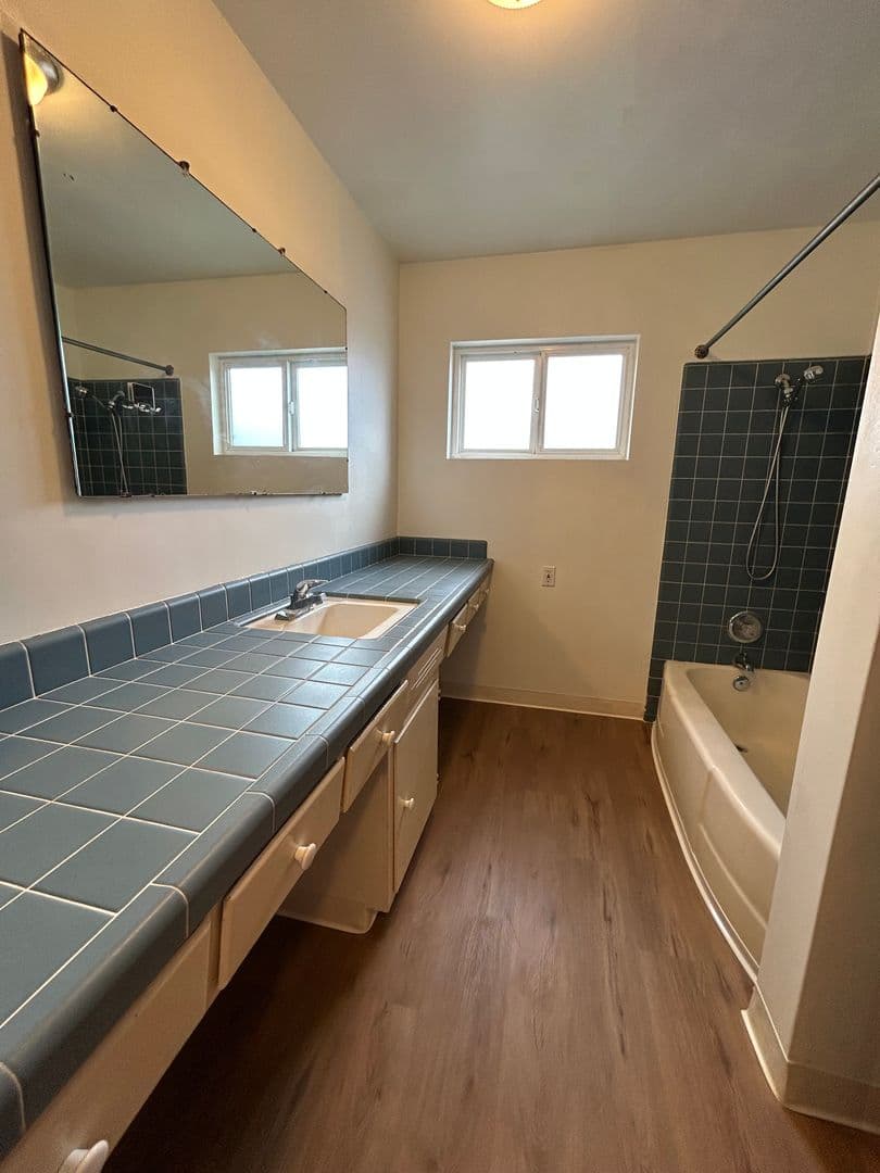 San Diego House: 5074 La Dorna St