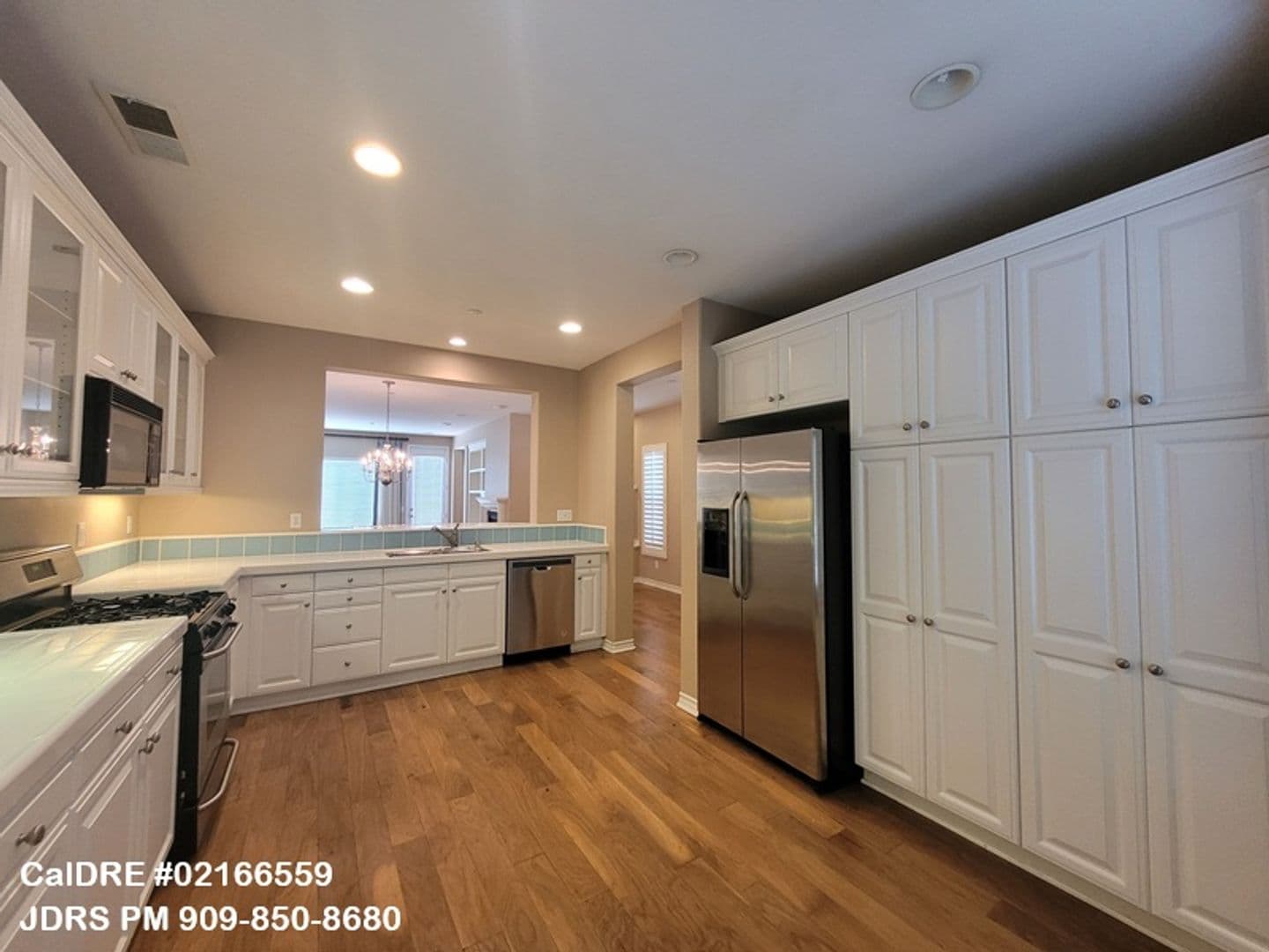 Riverside House: 4022 Sutton Court