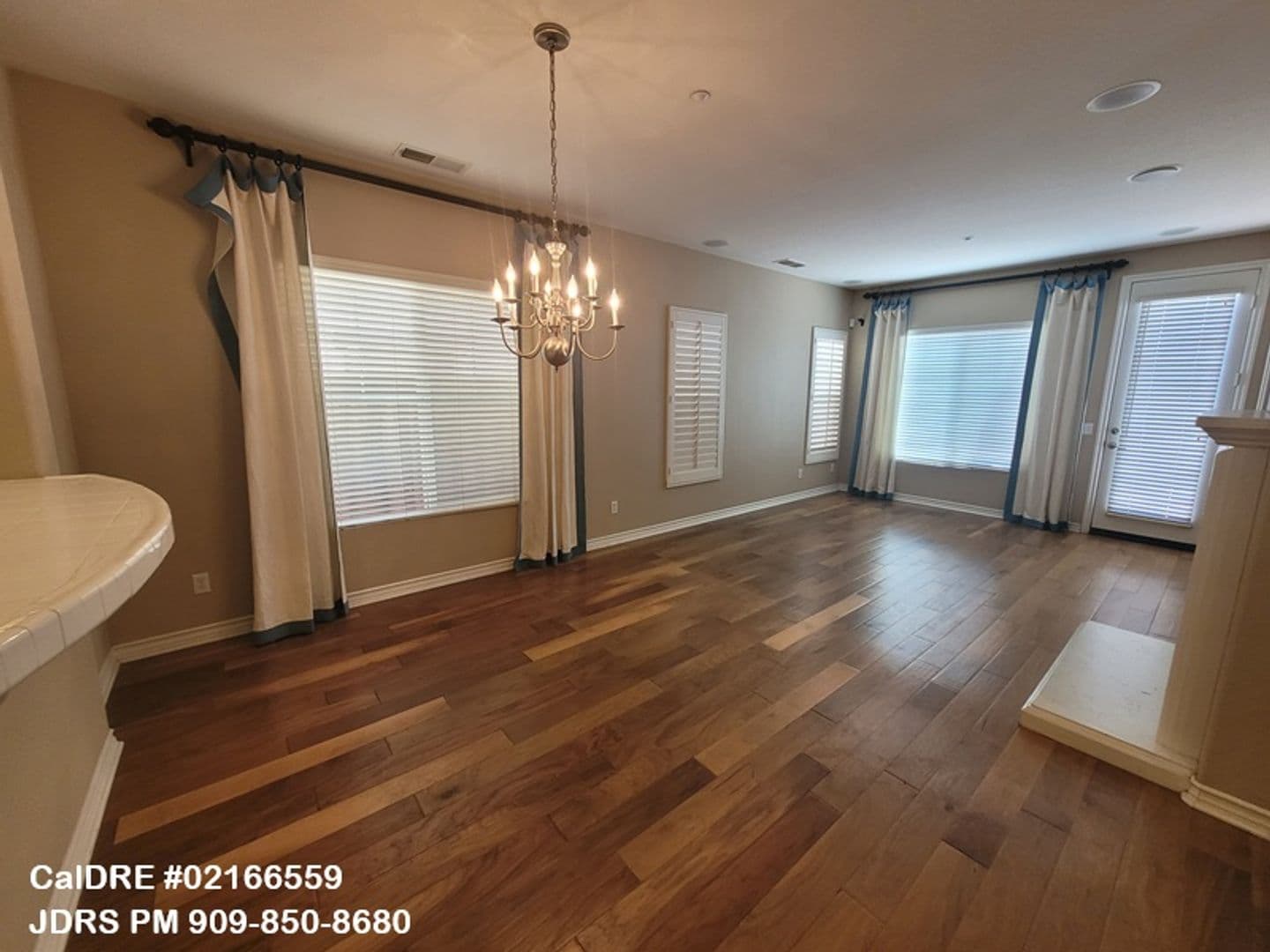 Riverside House: 4022 Sutton Court