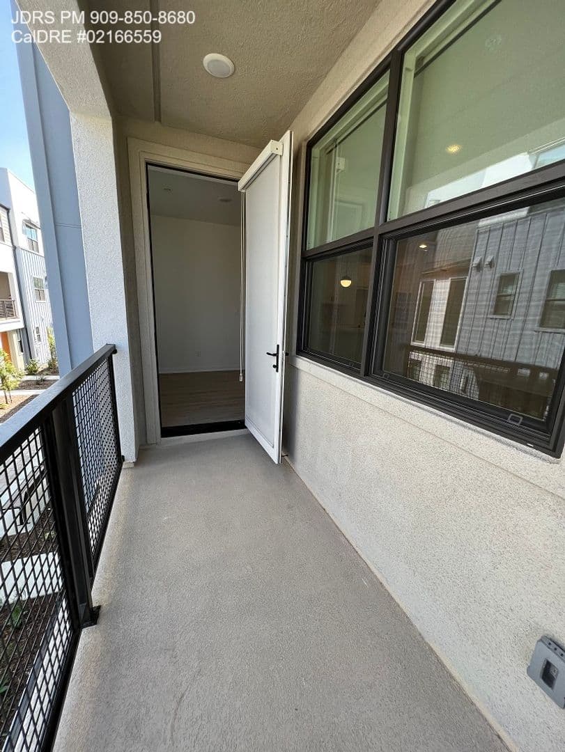Ontario House: 947 N. Divino Privado #7