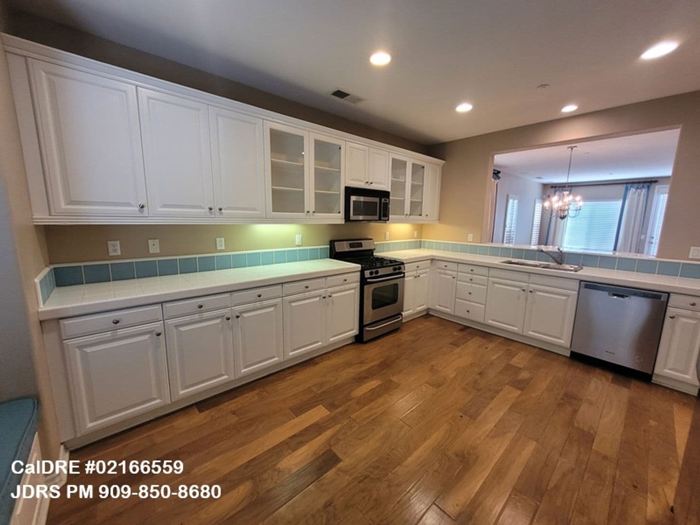 Riverside House: 4022 Sutton Court