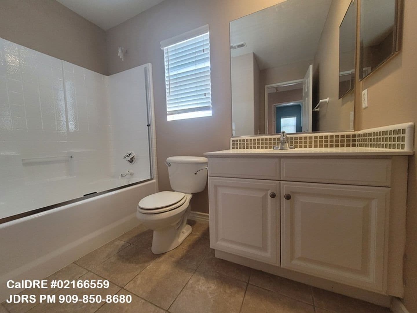 Riverside House: 4022 Sutton Court