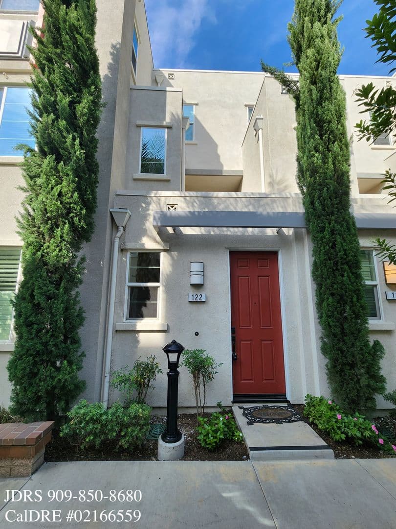 Upland House: 122 Royal Way