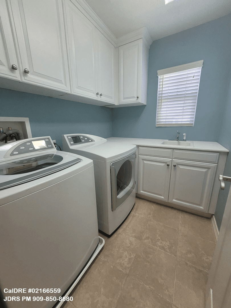 Riverside House: 4022 Sutton Court