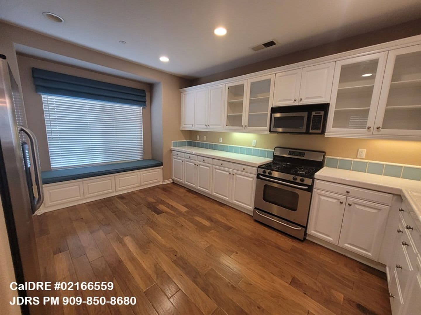 Riverside House: 4022 Sutton Court