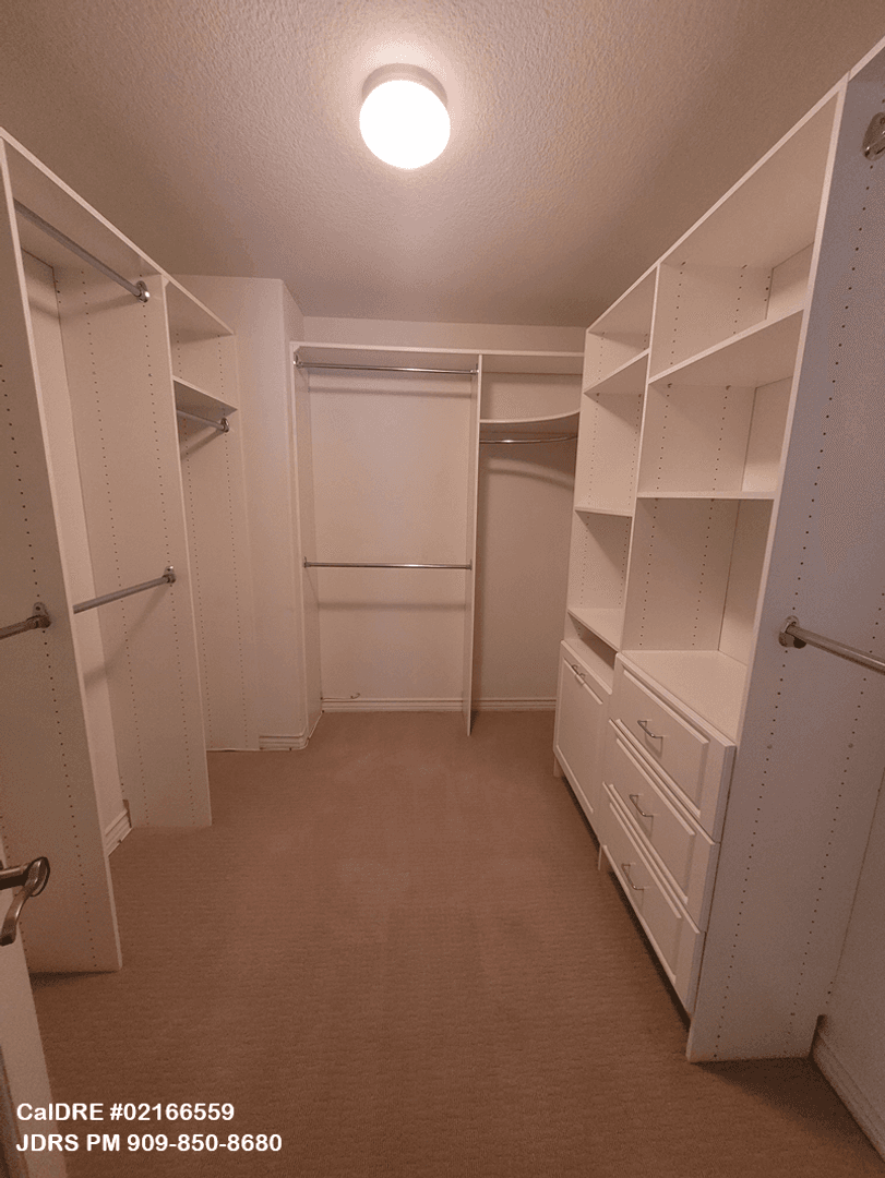 Riverside House: 4022 Sutton Court