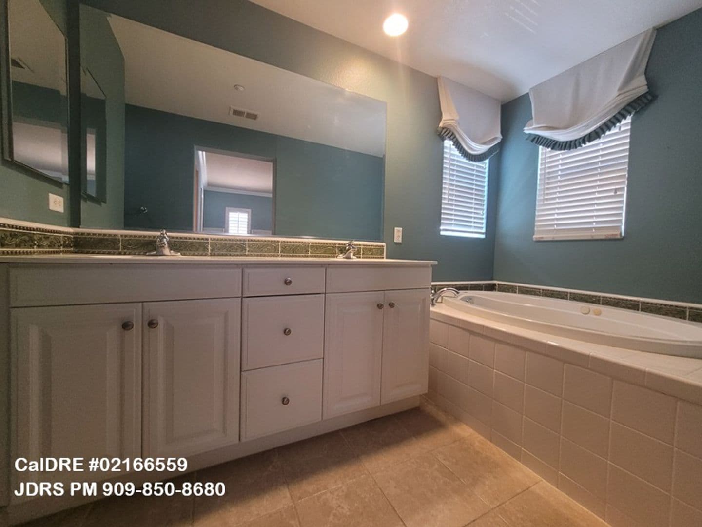 Riverside House: 4022 Sutton Court