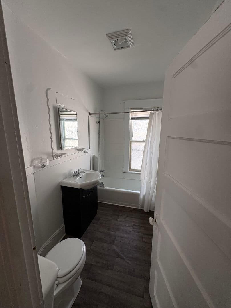 Decatur Apartment: 1441 W Wood St