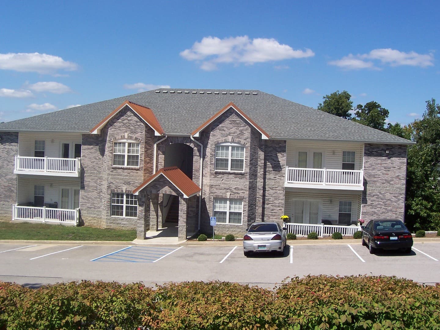Jefferson City Apartment: 810 Wildwood Drive