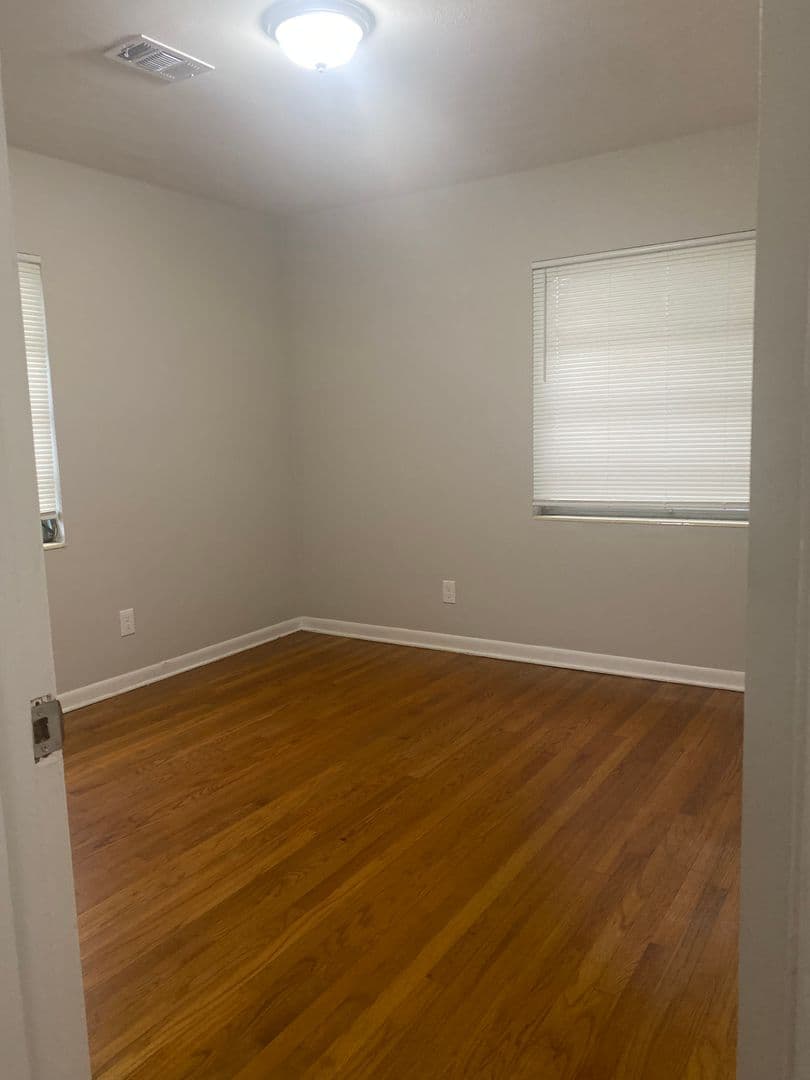 Jacksonville House: 2841 Justina Rd