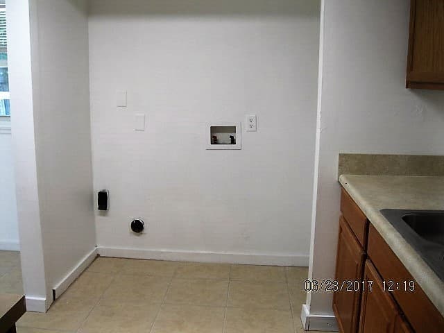 Jacksonville House: 7926 Hare Avenue