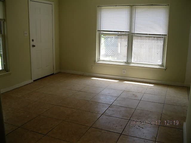 Jacksonville House: 7926 Hare Avenue