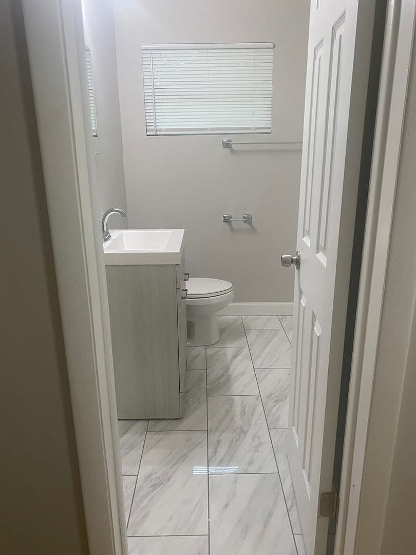 Jacksonville House: 2841 Justina Rd