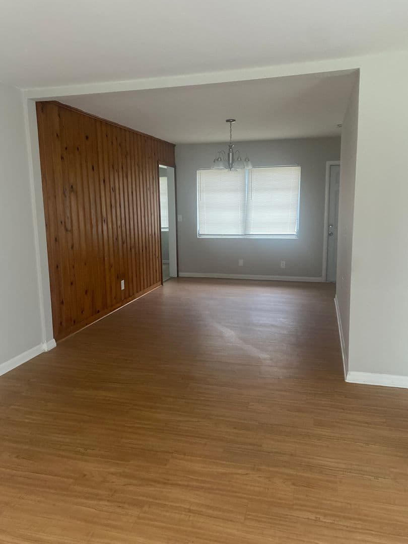 Jacksonville House: 2841 Justina Rd