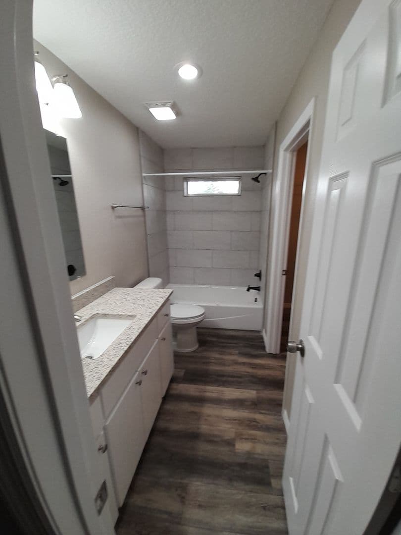 Jacksonville House: 8938 Galveston