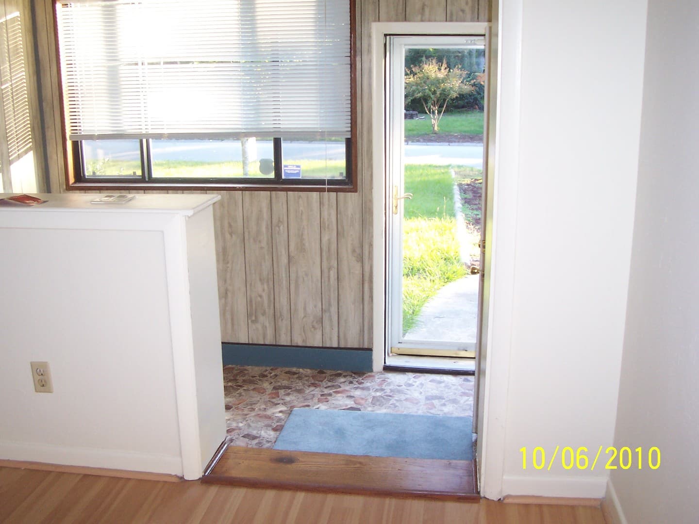 Jacksonville House: 1822 Ector Road