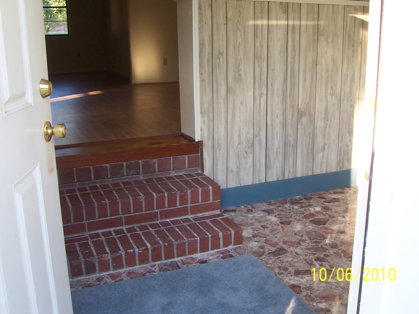 Jacksonville House: 1822 Ector Road