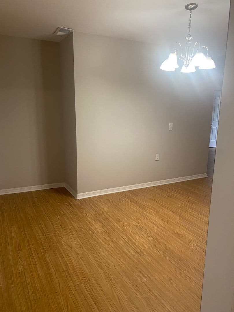Jacksonville House: 2841 Justina Rd