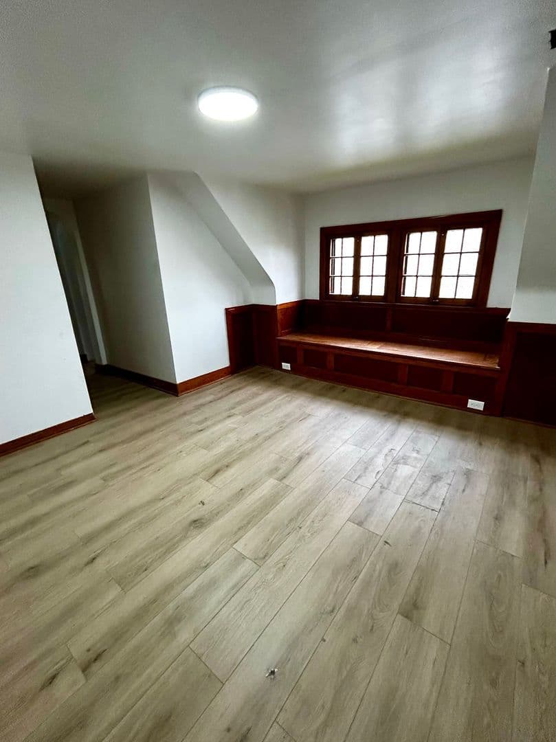Buffalo Apartment: 23 Mariemont Ave., Floor 3