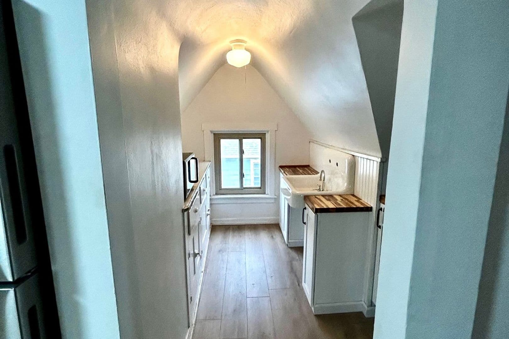 Buffalo Apartment: 23 Mariemont Ave., Floor 3