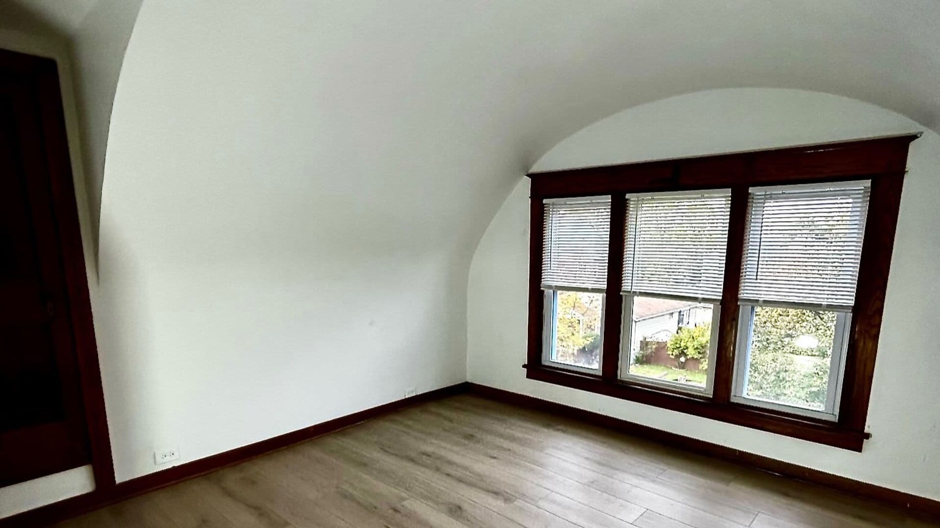 Buffalo Apartment: 23 Mariemont Ave., Floor 3