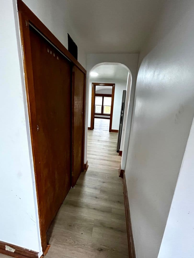 Buffalo Apartment: 23 Mariemont Ave., Floor 3