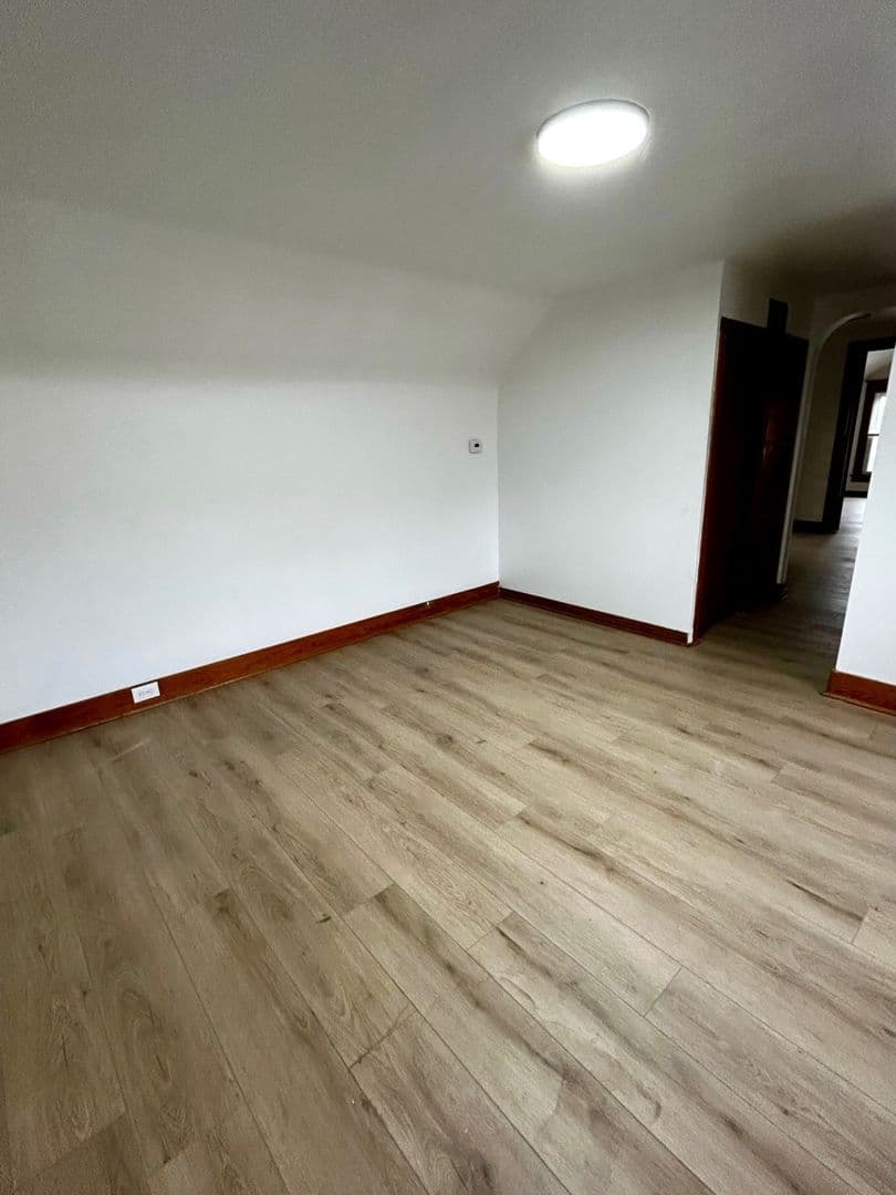 Buffalo Apartment: 23 Mariemont Ave., Floor 3