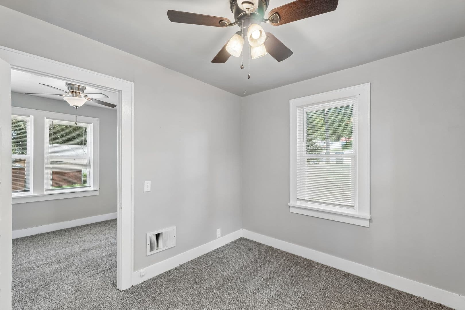 Lexington House: 327 se 2nd St