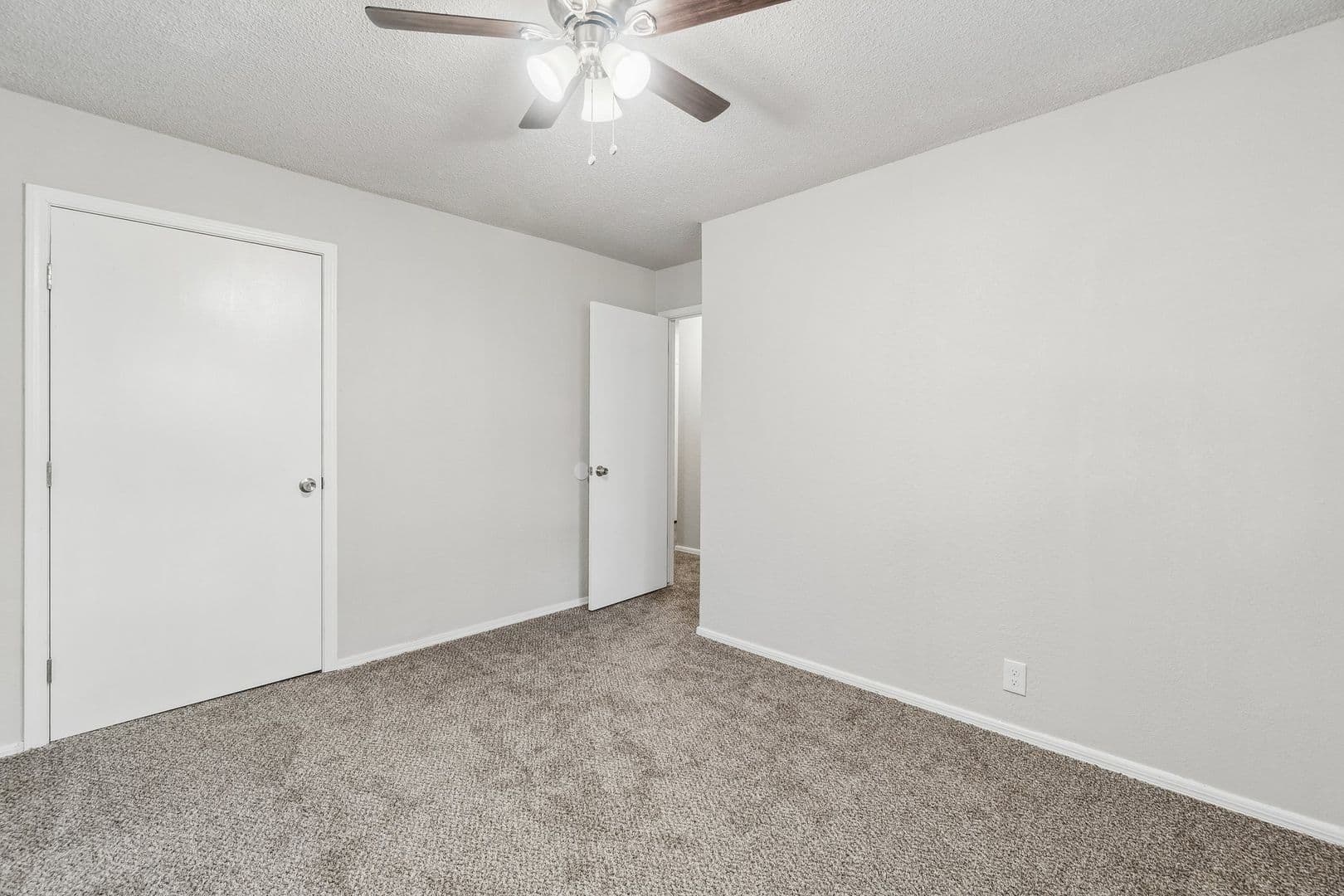 Edmond Apartment: Wynn Circle 3508/3510