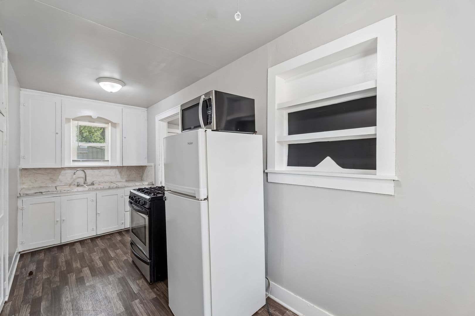 Lexington House: 327 se 2nd St